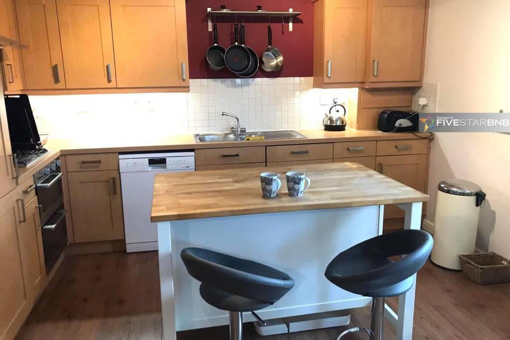 Waterfront Living In Leith With Free Parking! Apartment Edinburgh Exterior photo